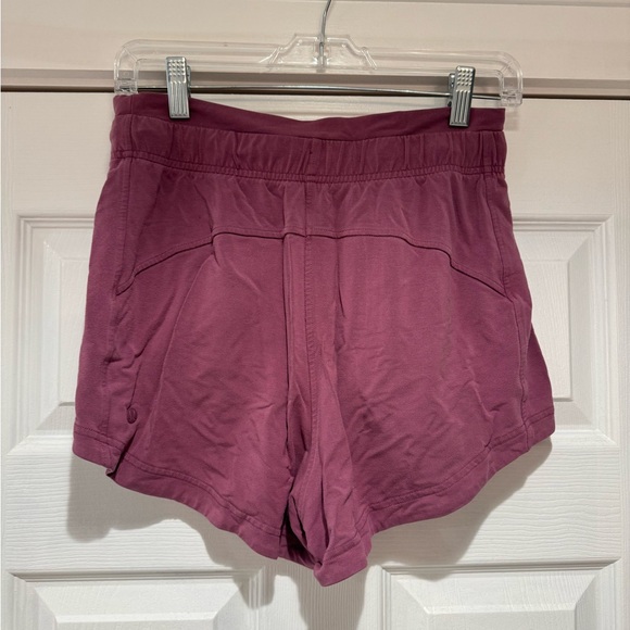 Lululemon Inner Glow Short 3” Size 6 GUC - Picture 7 of 12